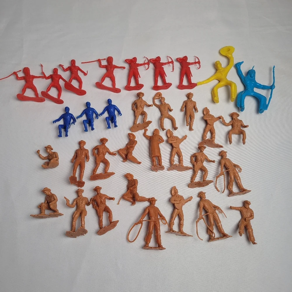 Vintage Cowboys & Indians Plastic Toy Figures Lot Of 33